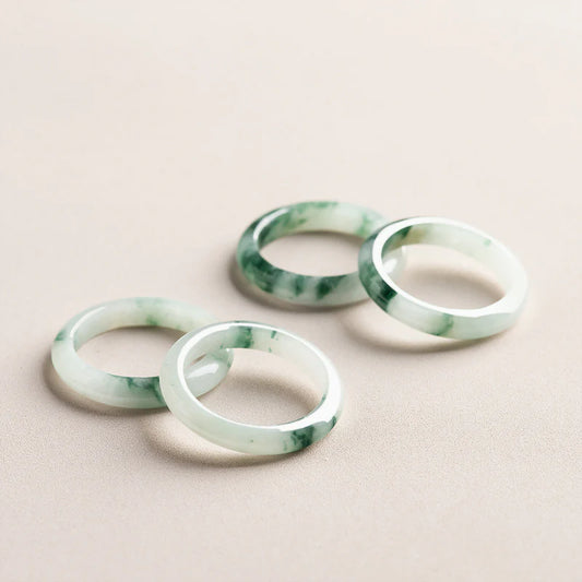 Jade “Floating Flower” Ring – Elegant and Timeless